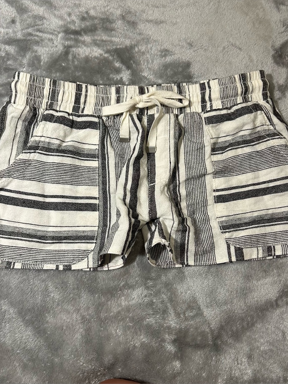 Linen Striped Drawstring Beige and Black Shorts